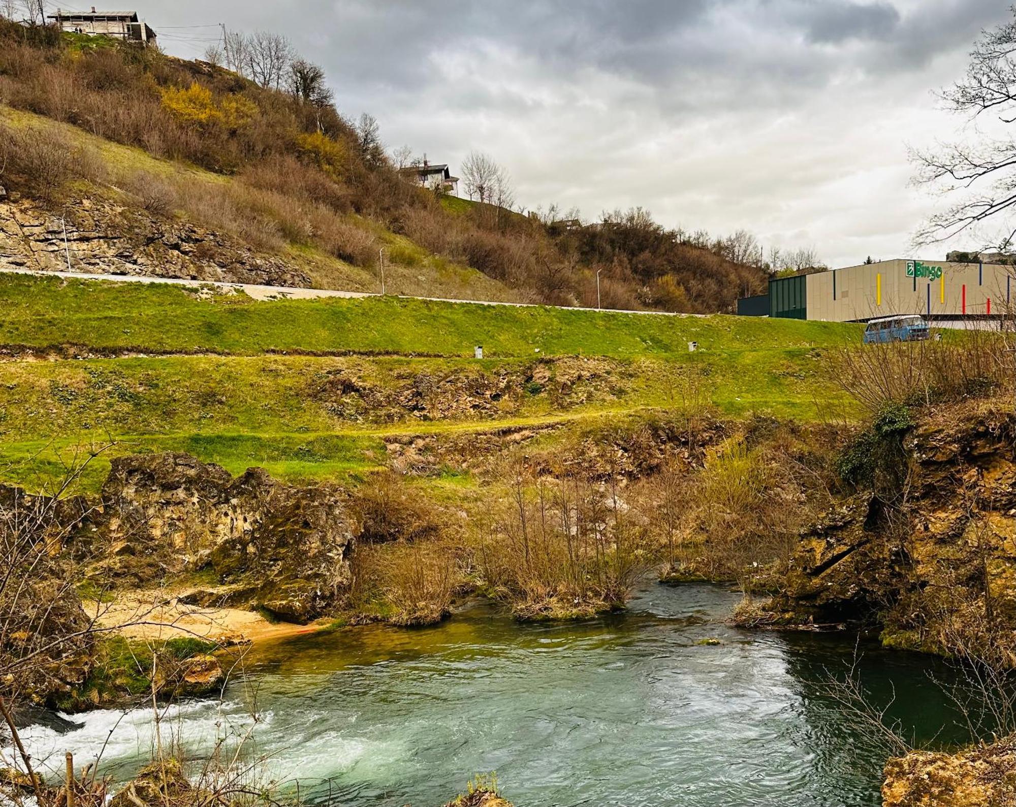 Apart Cobras Jajce Exteriér fotografie